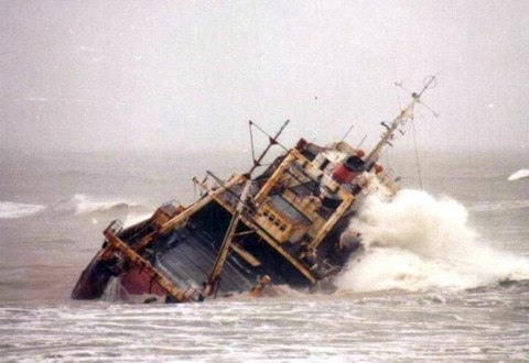 pelicula de un barco que se hunde titanic con final feliz rescatan a marineros de un barco pelicula de un barco que se hunde titanic con final feliz rescatan a marineros de un barco