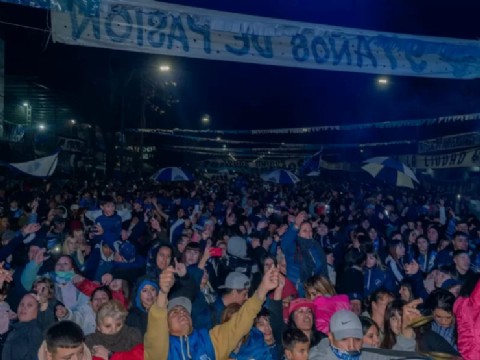 VIDEO | Los hinchas de Alvarado celebraron los 97 años del club a puro festejo popular