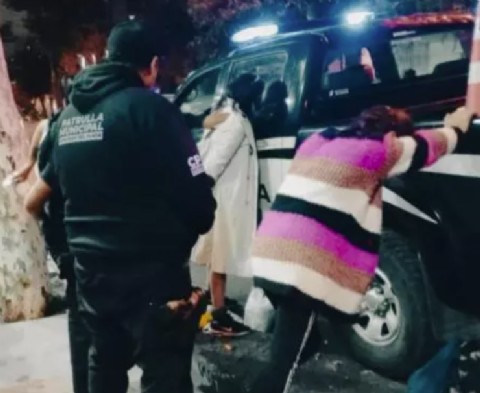 Dos delincuentes aprehendidas tras generar disturbios y agredir al personal en la vía pública