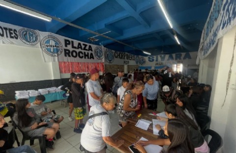 SIVARA entregó útiles escolares a familias y acompañó el comienzo de clases