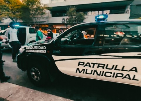 Aprehendieron a dos cuidacoches en Rivadavia al 3100 tras denuncias por exigir dinero para estacionar