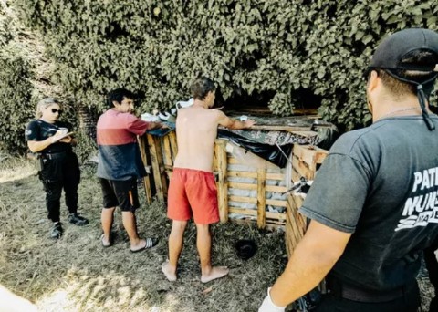 VIDEO | El Municipio desalojó una ocupación irregular en Juan B. Justo y la vía