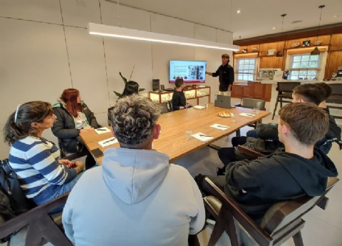 VIDEO | El Municipio y Cabrales renovaron el programa de formación de baristas