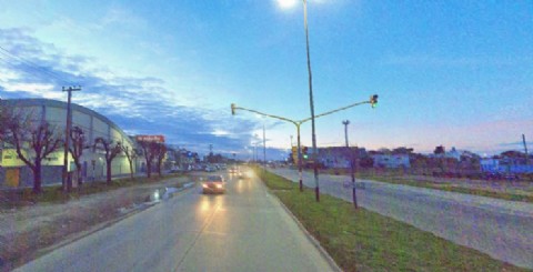 VIDEO | Seguridad vial: proponen activar con pulsador un semáforo clave en una avenida de alto tránsito