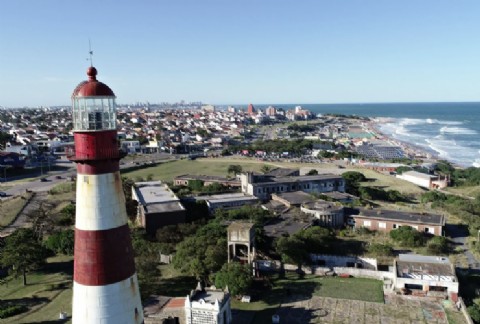 Escándalo: denuncian que la cesión del bar en el Faro se basó en un documento falso