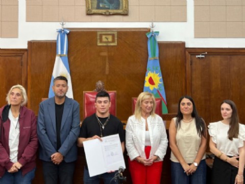 VIDEO | Reconocimiento a Kevin Vallejos, destacado deportista de UFC nacido en Batán