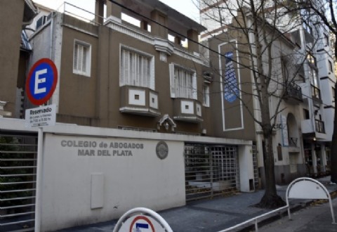 Demandan al presidente del Colegio de Abogados por una supuesta incompatibilidad de funciones