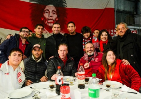 Más de 700 hinchas de River celebraron los 10 años de la agrupación "Mono Burgos"