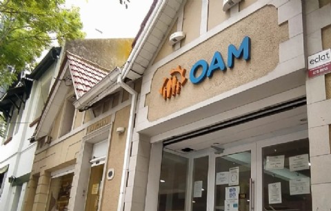 Mónica Lence acusó a OAM de negar medicación oncológica y vinculó a la obra social con el grupo que administra IOMA