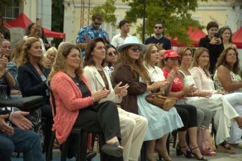 VIDEO | Se realizó el acto central por el Día Internacional de la Mujer en la Plaza del Agua