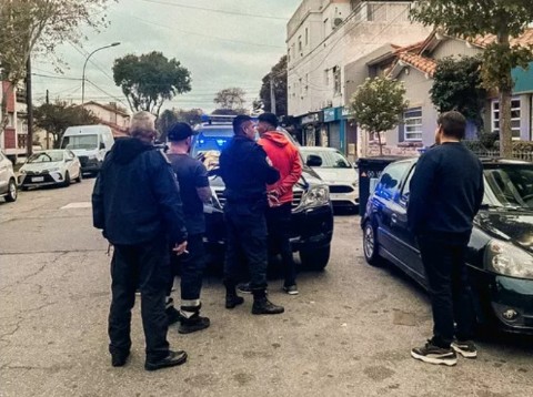Aprehendieron a un hombre en Avellaneda al 1200 tras insultar y amenazar durante un procedimiento municipal