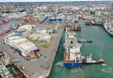 VIDEO | Presentaron un informe que denuncia contaminación “irreversible” en el puerto y pide investigar al Consorcio