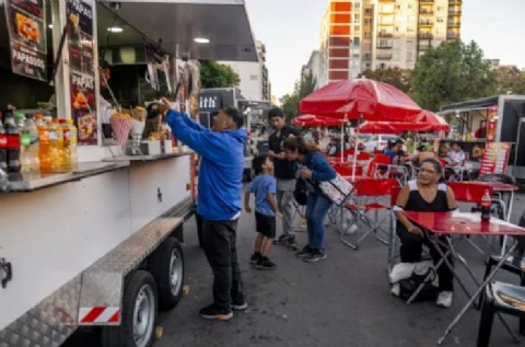 Más de 2 mil personas pasaron por “Sabores sobre ruedas” en Plaza Mitre
