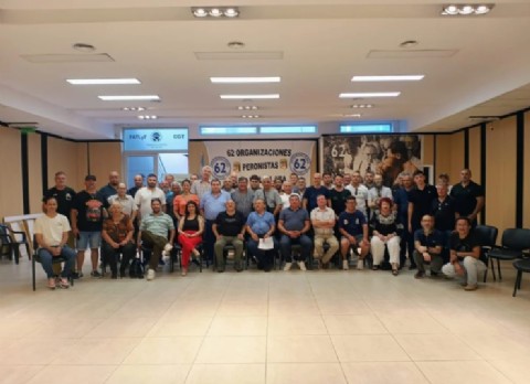 Las 62 Organizaciones Peronistas acusaron a la CGT de acordar con Milei y reclamaron una reacción frente a la crisis