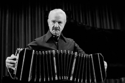 El Teatro Tronador bautizará su foyer con el nombre de Astor Piazzolla