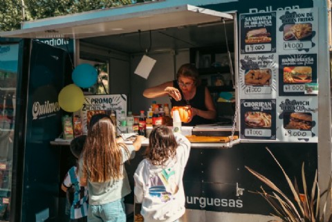 Sabores Sobre Ruedas, Expo Emprendedores y Mini teatro en Plaza Mitre