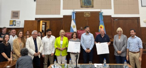 VIDEO | El Concejo reconoció a Carlos Rottemberg y Victoria Carreras por su aporte al desarrollo cultural