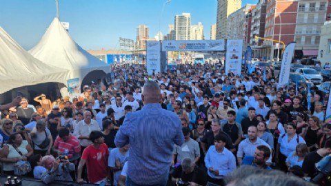 Más de 600 mozos y camareras corrieron la tradicional maratón de UTHGRA en la costa marplatense