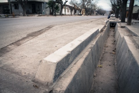 El Municipio inició obras de cordón cuneta y repavimentación en la zona de Constitución