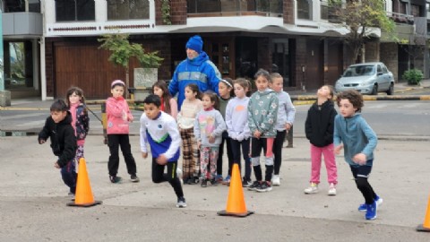 El EMDER abre inscripción para el Circuito de Atletismo Infantil en Plaza Mitre el 25 de abril