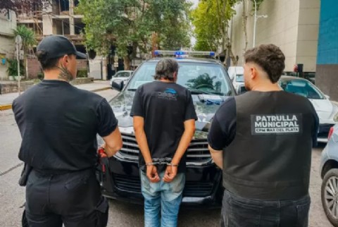 La Patrulla Municipal redujo a un hombre armado con un cuchillo en Las Heras y Garay y lo trasladó a la Comisaría