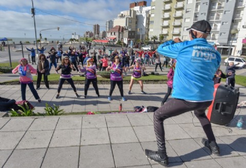 Clases gratuitas de gimnasia para adultos mayores en Plaza España