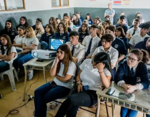Comienzan los talleres de salud integral para adolescentes en escuelas de la ciudad
