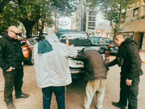 Dos delincuentes del espacio público fueron detenidos tras agredir a personal municipal durante un operativo en La Perla