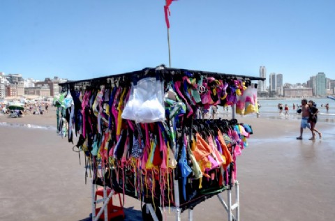 Vendedores ambulantes advierten una temporada de bajas ventas pese a la llegada de turistas