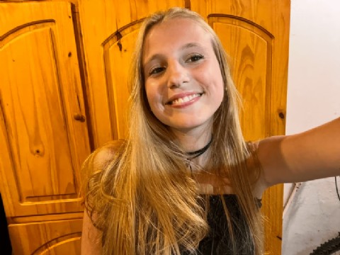 La historia de Clara Giménez: la joven que muestra su bolsa de ostomía en redes