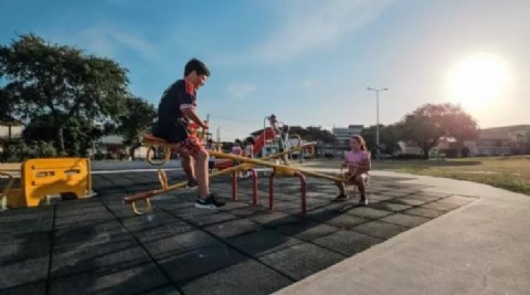 VIDEO | El Municipio hizo un mantenimiento integral en la Plaza Carlos Gardel de Villa Lourdes