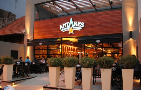 El industricidio avanza: una reconocida cadena cervecera cerró sus locales de La Plata y "La Feliz"