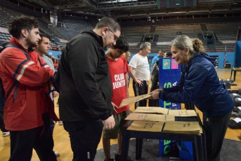 El Municipio entregó la indumentaria oficial a los finalistas de los Juegos Bonaerenses