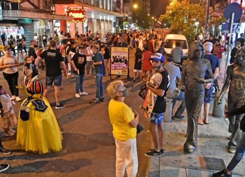 La calle Rivadavia comenzará a funcionar como peatonal en horario nocturno
