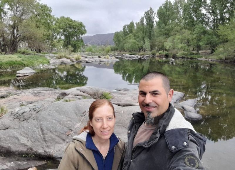 VIDEO | Una pareja marplatense abandonó la ciudad para recorrer Argentina en un Renault 12