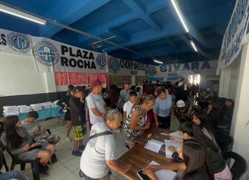 SIVARA entregó útiles escolares a familias y acompañó el comienzo de clases