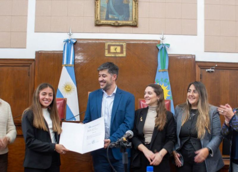 El Concejo Deliberante distinguió a Pilar Robles por su destacada trayectoria en el hockey nacional