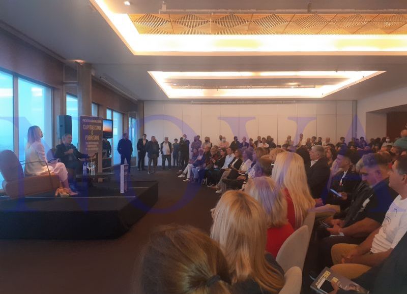 Miguel Ángel Pichetto presentó su libro: "El próximo Gobierno debe pensar en la inmigración"