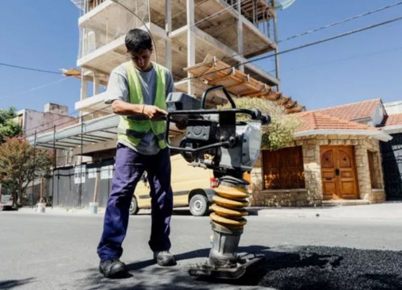 EMVIAL intensifica el bacheo y obras viales en avenidas, macrocentro y barrios