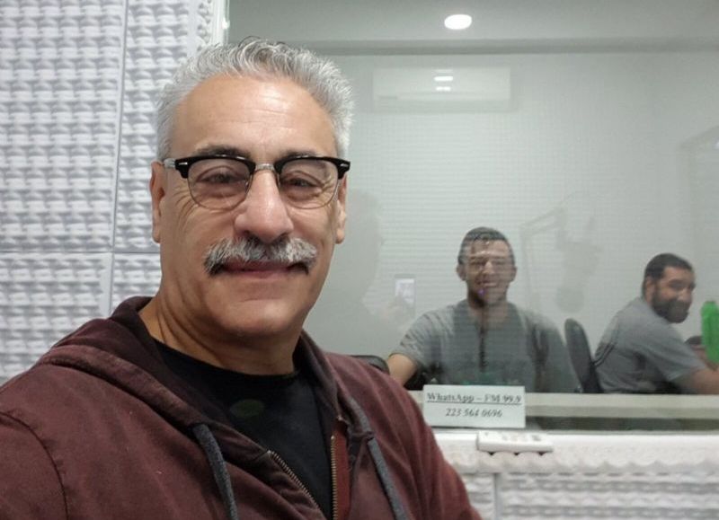 Micrófono bajo la mesa: Jacobo, el periodista que pide cheques a cambio de silencio