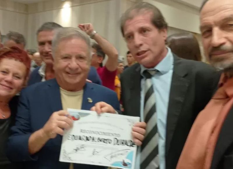 Mar del Plata aplaudió a Duhalde: Un brindis, una placa y críticas encubiertas al presente