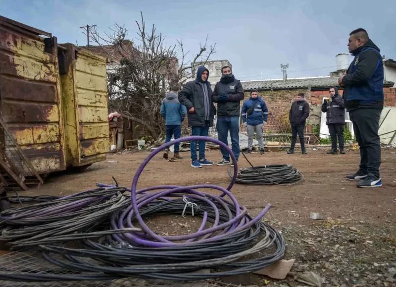 VIDEO | Clausuran dos plantas de reciclado en la ciudad por falta de habilitación y riesgo eléctrico