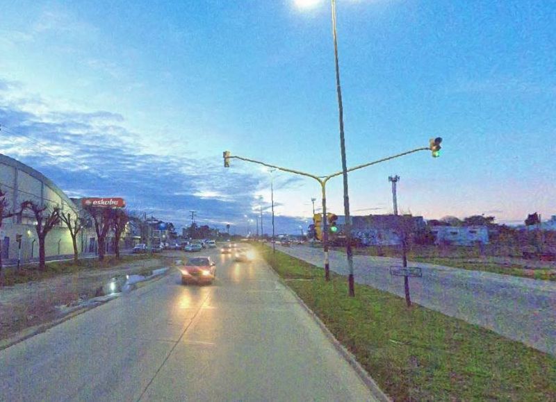 VIDEO | Seguridad vial: proponen activar con pulsador un semáforo clave en una avenida de alto tránsito