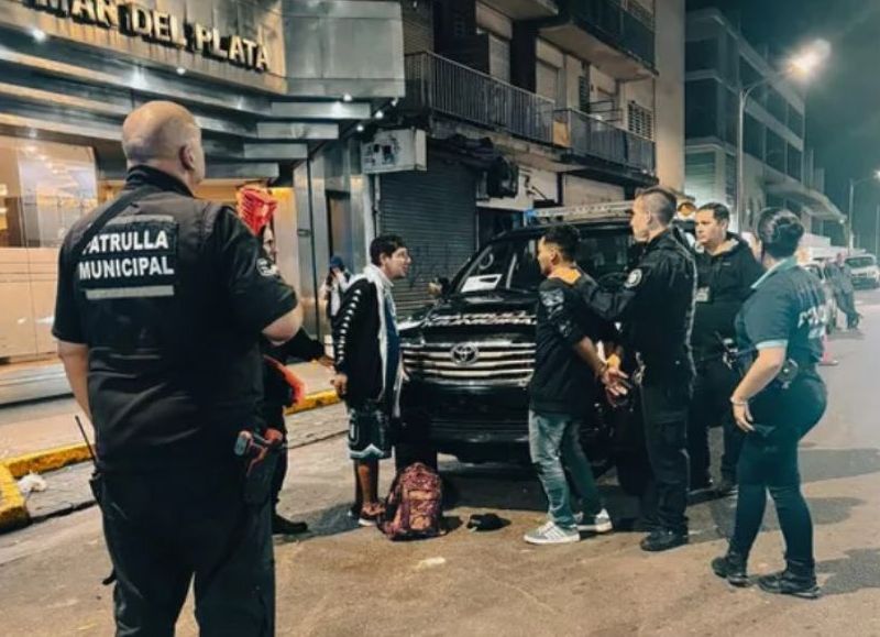VIDEO | Se informó que dos hombres fueron aprehendidos tras amenazas en Rivadavia y Corrientes