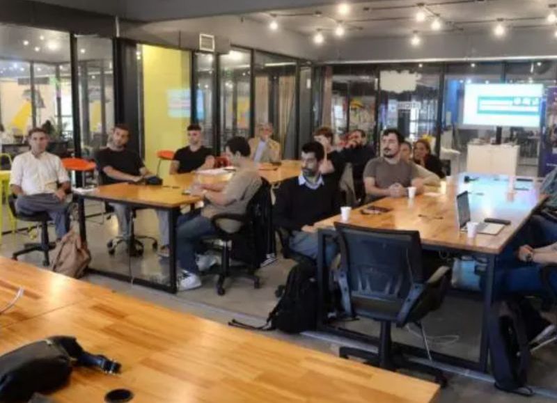 La ciudad será sede de Café Cursor, un evento gratuito de inteligencia artificial con cupo para 80 personas