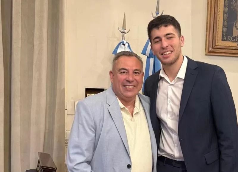 Funcionario municipal se muestra cerca del Clan Menem del Gobierno nacional