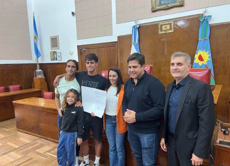 VIDEO | El Concejo Deliberante declaró Deportista Insigne a Martín Reynoso por su trayectoria internacional en triatlón