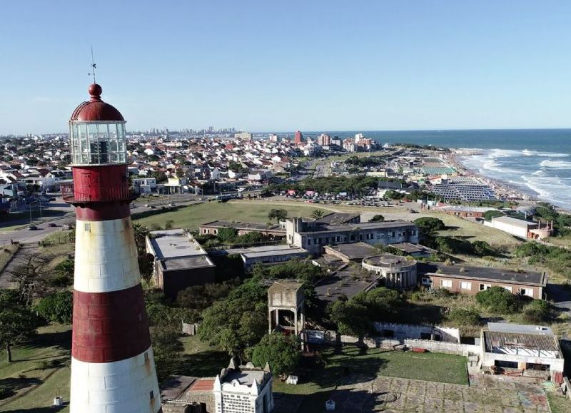 Escándalo: denuncian que la cesión del bar en el Faro se basó en un documento falso
