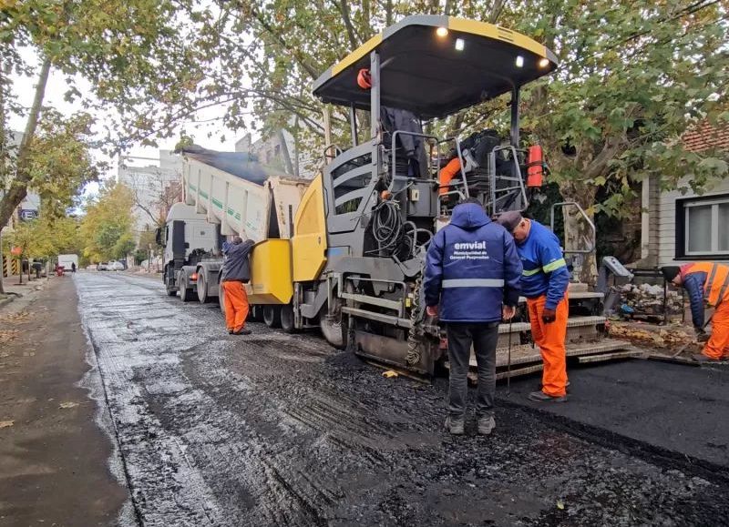 Obras viales en marcha: mejoras en asfalto y hormigón para distintos barrios de General Pueyrredon