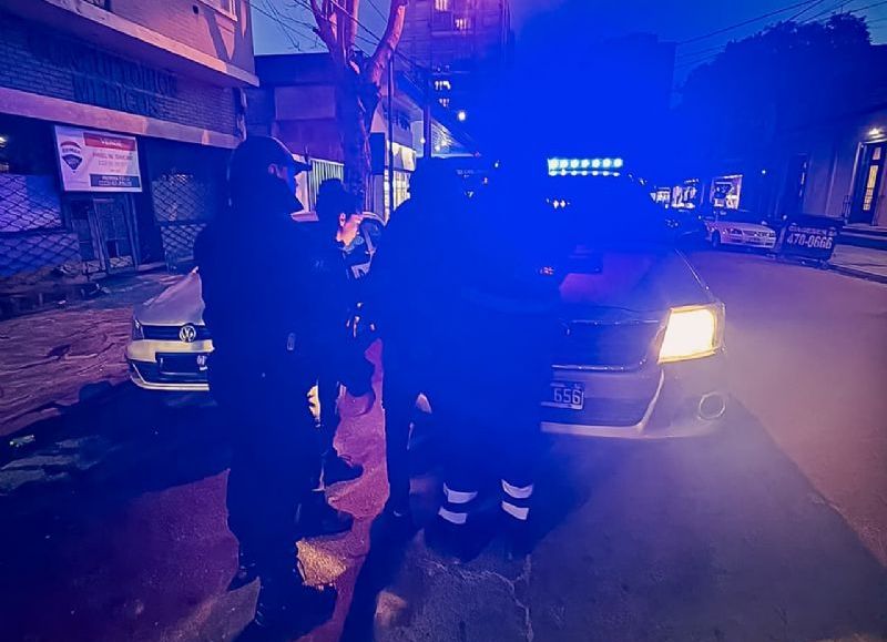 VIDEO | Aprehendieron a un hombre tras amenazar al personal durante un procedimiento